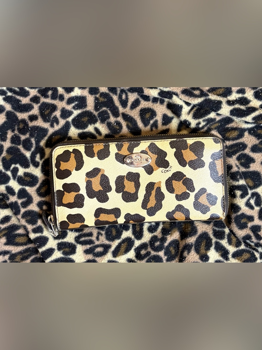 Y2K vintage Coach Leopard Print Zip Around Wallet in Cream, Brown and Black